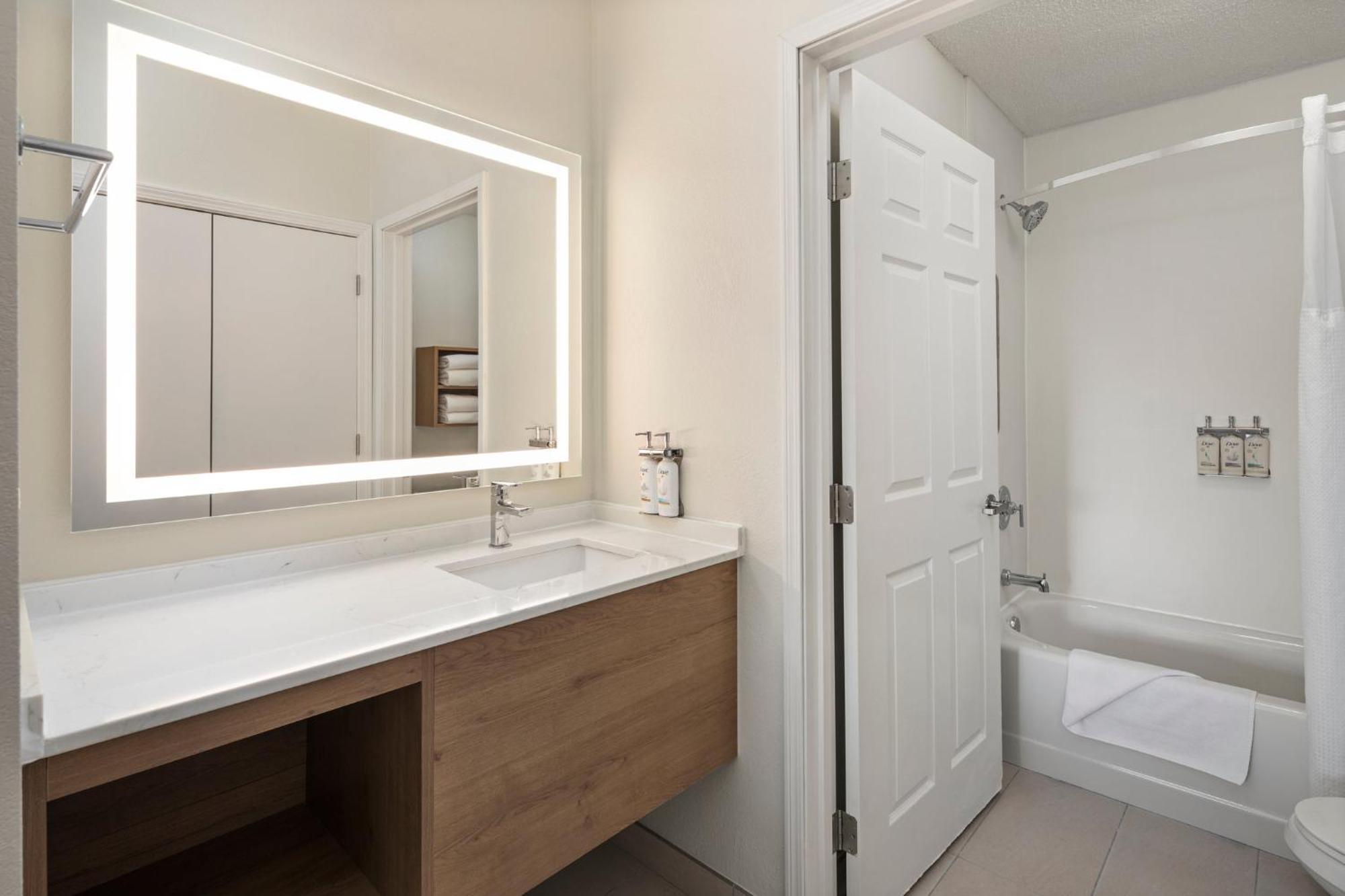 Staybridge Suites Minneapolis-Maple Grove By Ihg מראה חיצוני תמונה